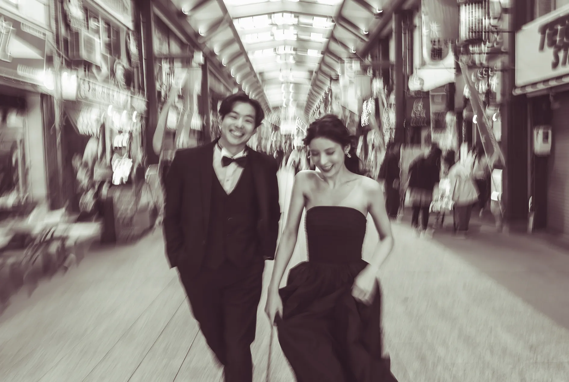 愛知・名古屋のロケーションで撮影したウェディングフォト（大須商店街）