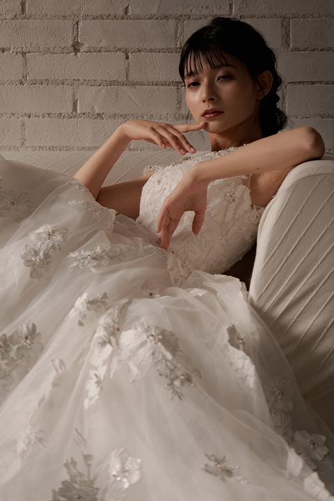 ウェディングドレスを着てスタジオで撮影したフォトウェディング写真