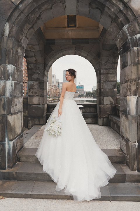ウェディングドレスを着て東京駅周辺で撮影したウェディングフォト写真