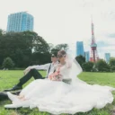 東京タワーと庭園でのウェディングフォト写真