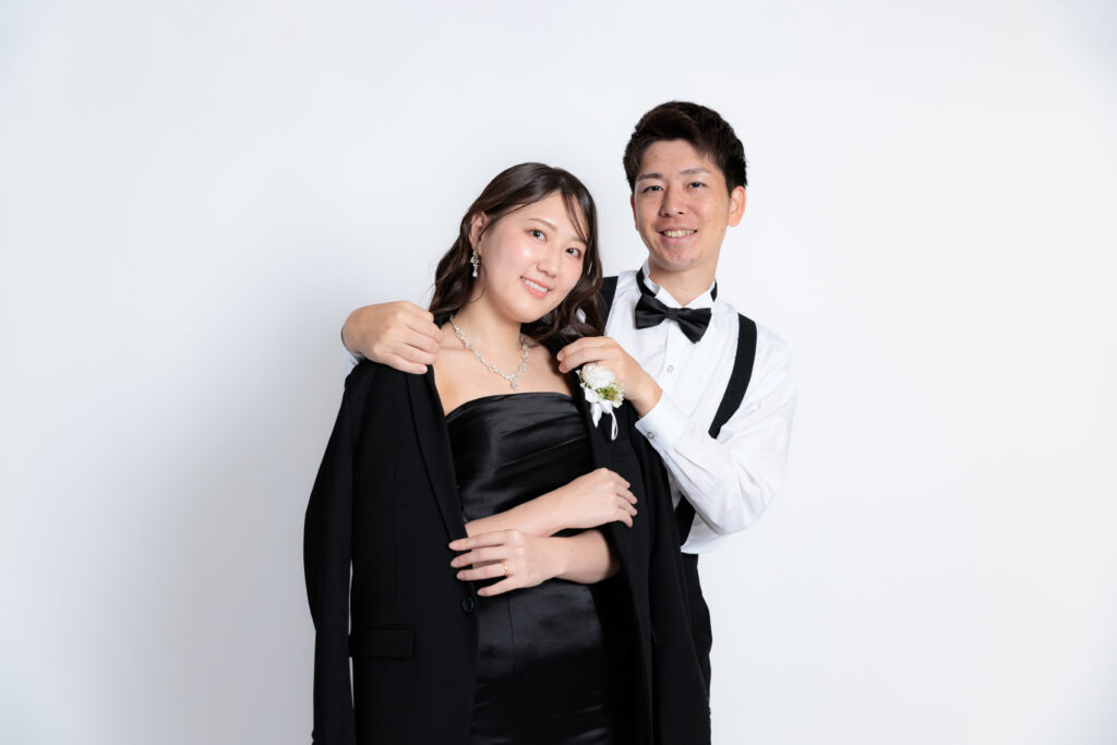 洋装でのスタジオウェディングフォト（ブラックドレス）