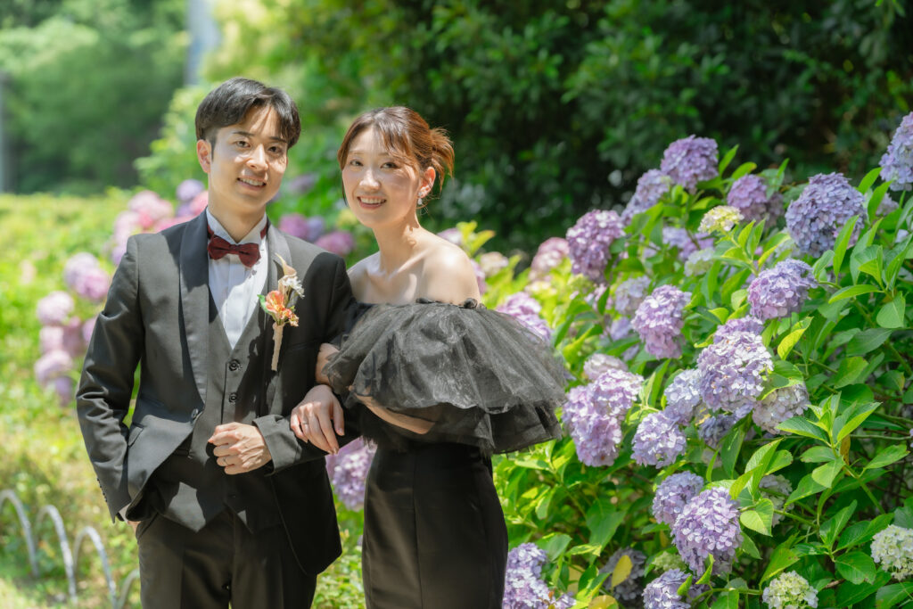 洋装での芝公園ウェディングフォト（ブラックドレス）