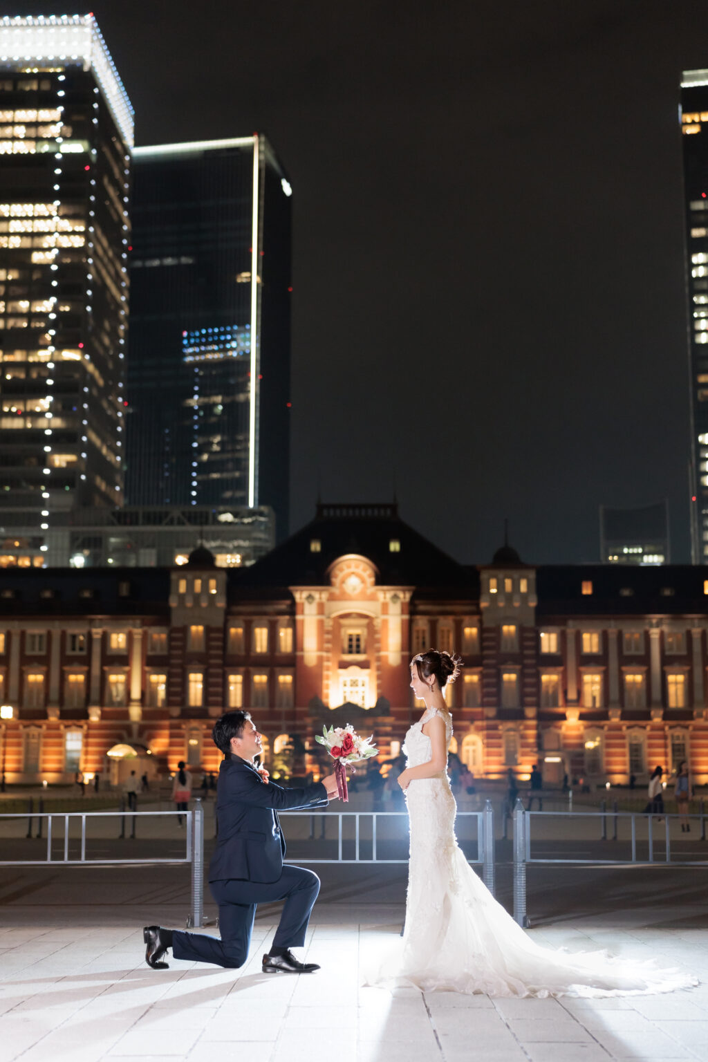 東京駅・丸の内周辺でのフォトウェディング・前撮り・ウェディングフォト（洋装・ウェディングドレス）